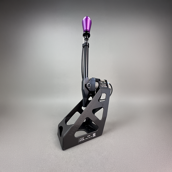 Aktueller CAE Shifter in schwarz für den Mini auf grauem Hintergund